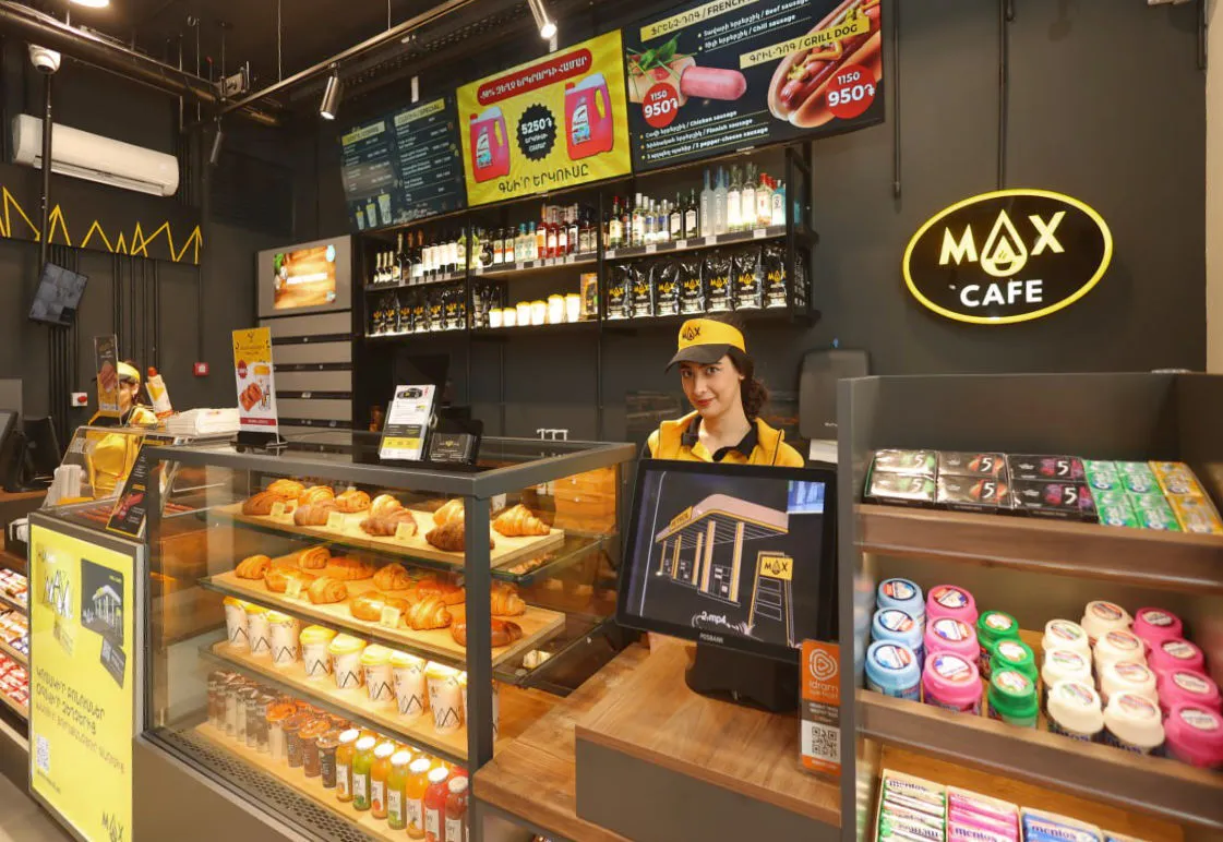 MaxOil — kafejnīca stacijā